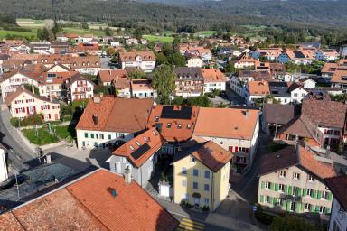 Maison de Village à Gimel : Où la Tradition Rencontre le Luxe. image