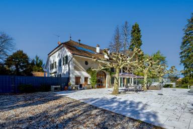 Majestueuse Maison de Maître rénovée à deux pas de Nyon
 image