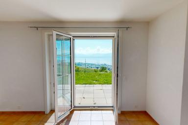 Élégante maison familiale avec vue panoramique sur le Léman et le Mont image