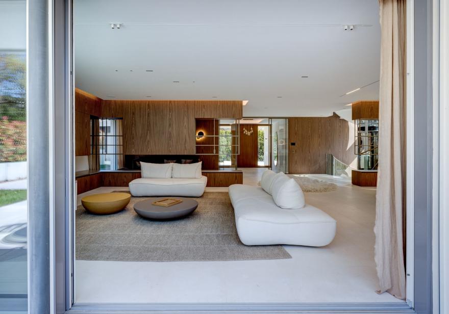 Villa Signature à Mies – L’Essence du Luxe Contemporain
