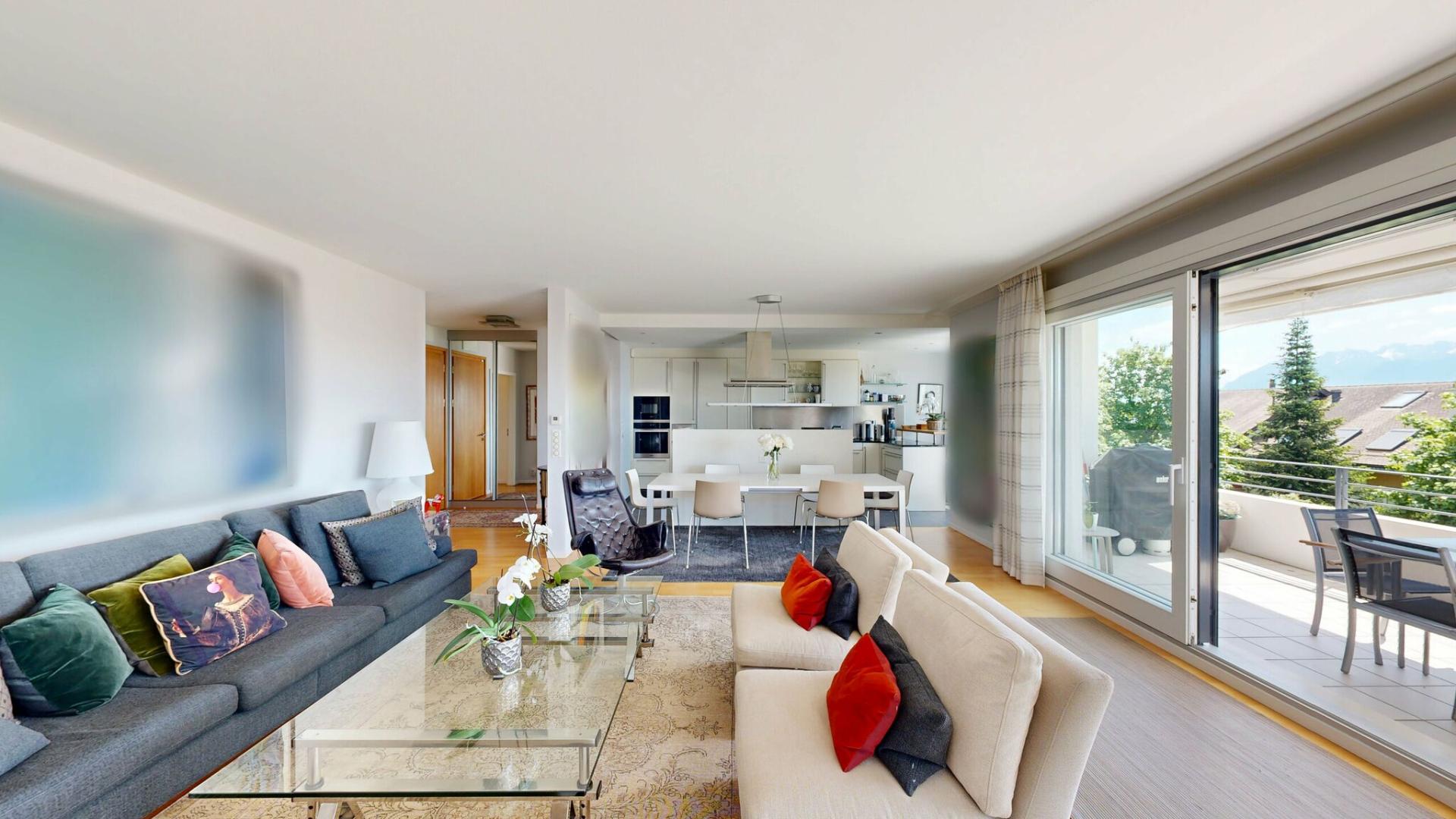 Appartement lumineux avec vue lac et généreux balcon d’angle