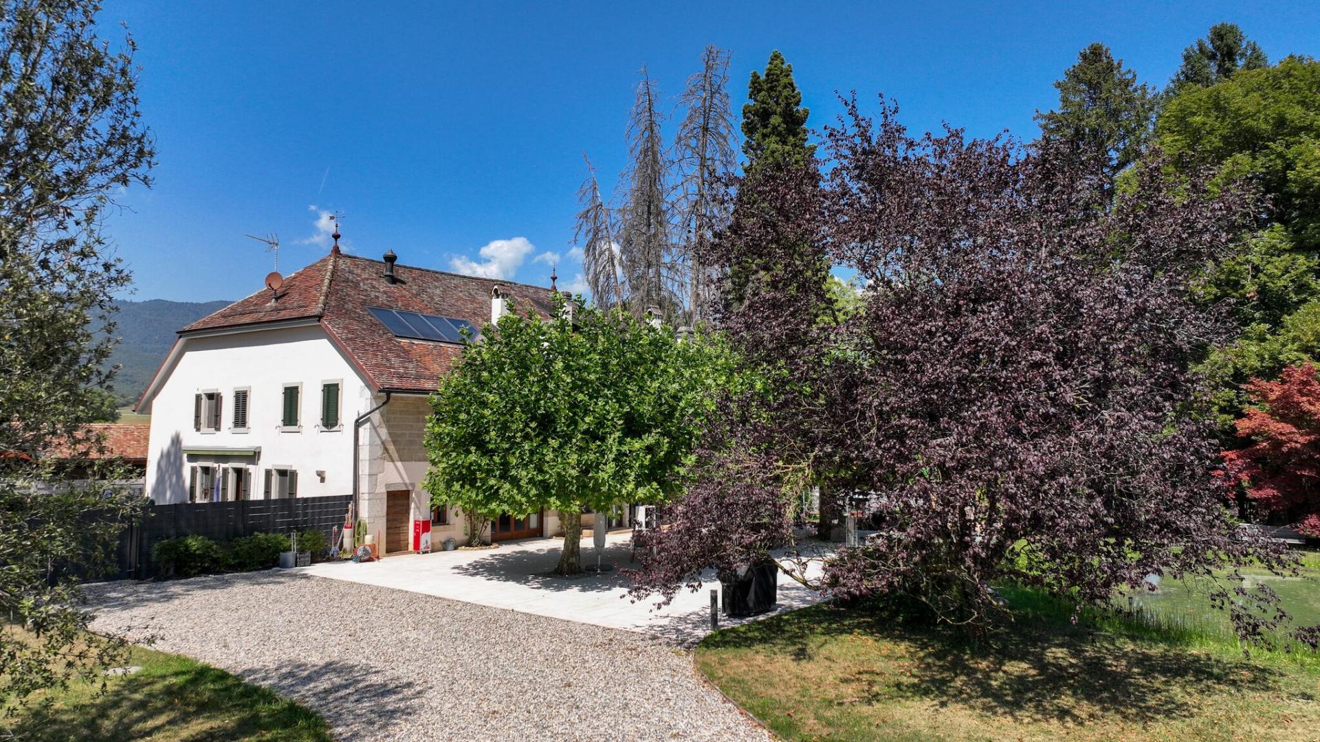 Maison de Maître du XVIIIe siècle rénovée avec parc de 7'800 m²