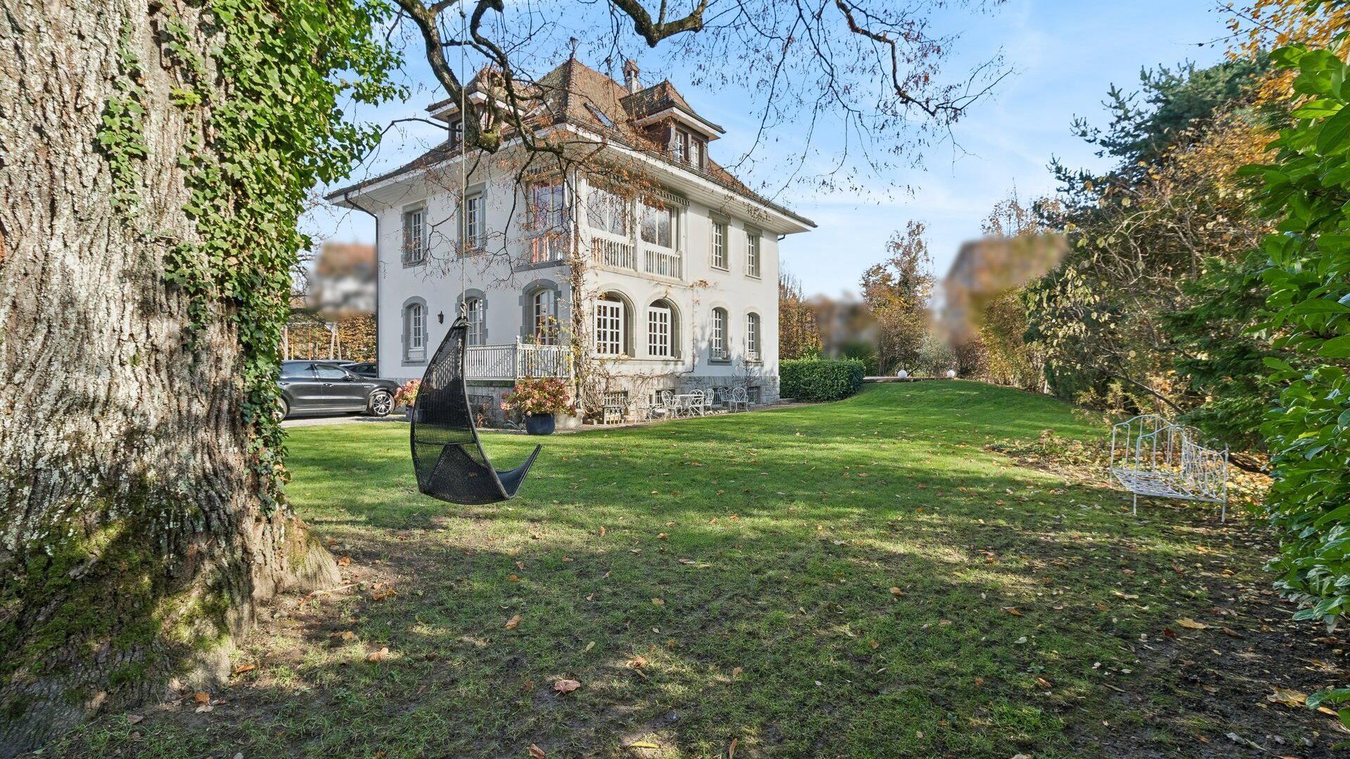 Maison de Maître à Lausanne – Élégance Intemporelle et Parc Privé