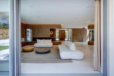 Villa Signature à Mies – L’Essence du Luxe Contemporain