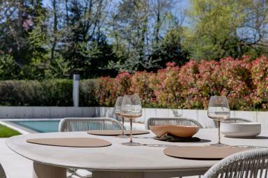 Villa Signature à Mies – L’Essence du Luxe Contemporain image