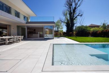 Villa Signature à Mies – L’Essence du Luxe Contemporain image