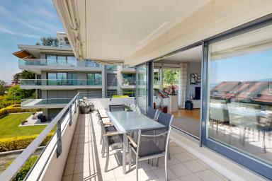 Appartement lumineux avec vue lac et généreux balcon d’angle image
