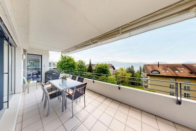 Appartement lumineux avec vue lac et généreux balcon d’angle image