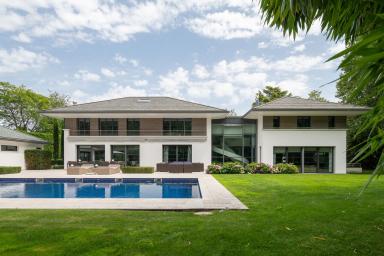 Villa Contemporaine d’Exception à Commugny – Luxe et Intimité image