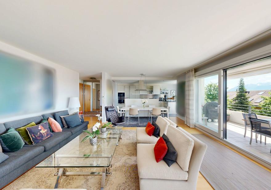 Appartement lumineux avec vue lac et généreux balcon d’angle